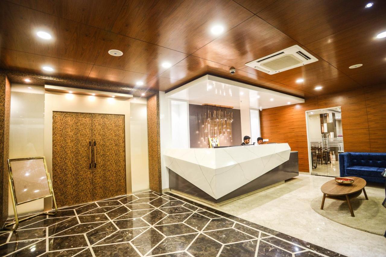 Cliff Embassy Banquet And Suites Shimoga Exterior foto