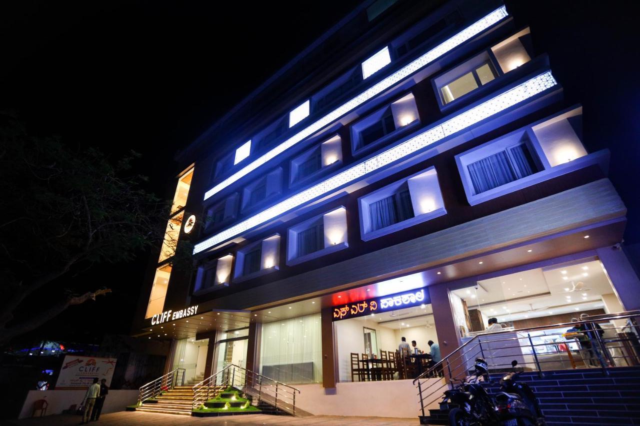 Cliff Embassy Banquet And Suites Shimoga Exterior foto